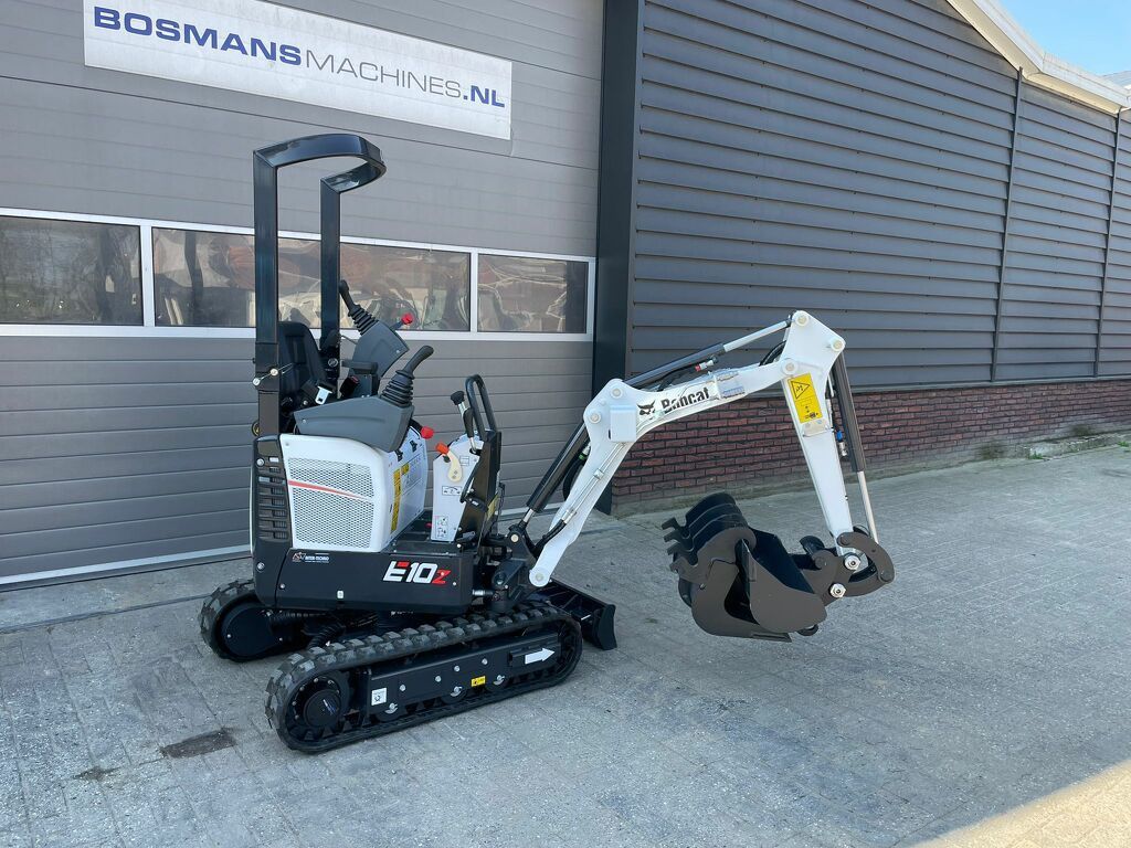 Bobcat E10 z minigraver NIEUW SLOOP / SORTEER functie hydraulische wissel + 3 bakken