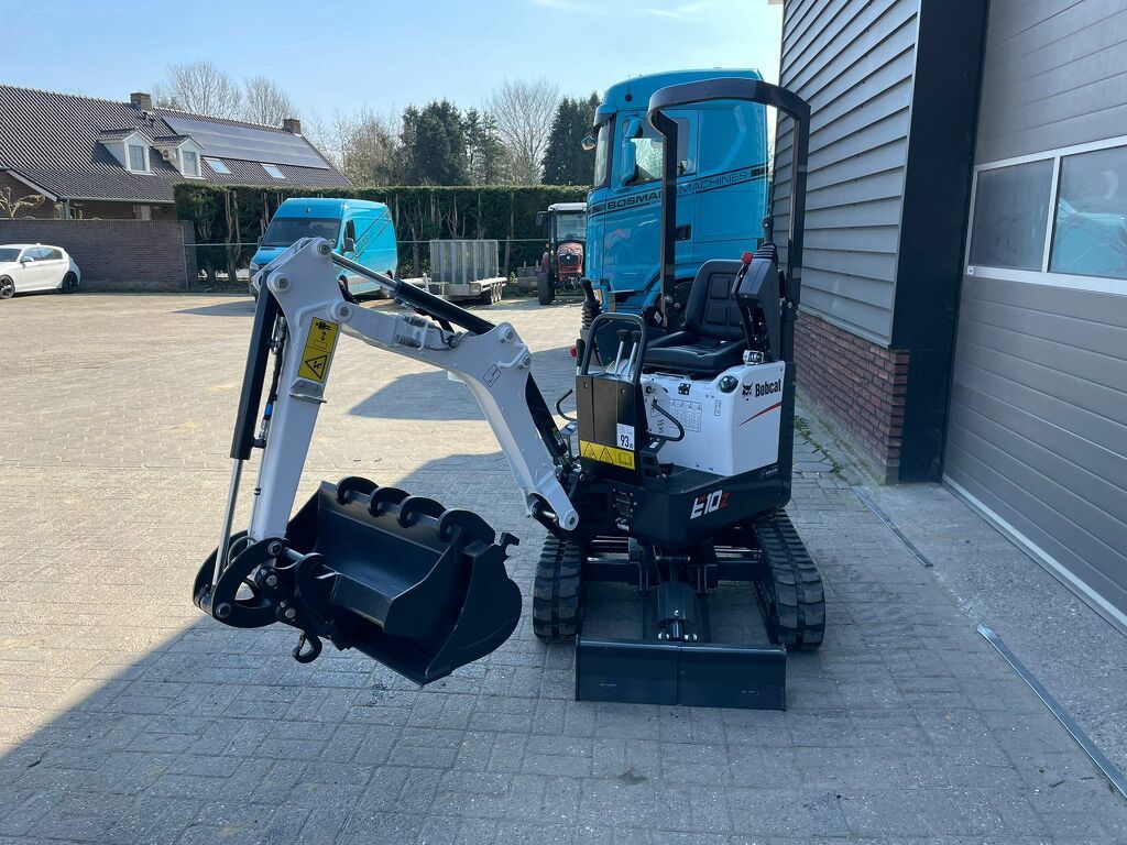 Bobcat E10 z minigraver NIEUW SLOOP / SORTEER functie hydraulische wissel + 3 bakken