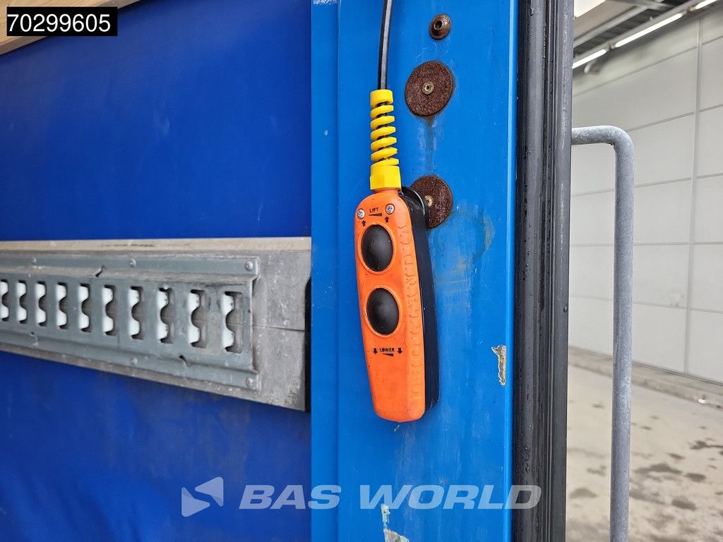 Mitsubishi Canter 7C18 4X2 Curtainsider Automatic 1000kg Ladebordwand Euro 6