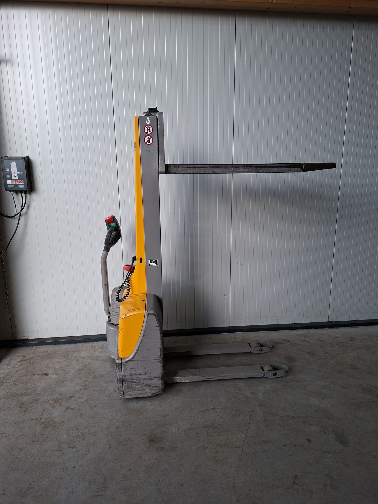 Jungheinrich emc 10 hefhoogte 165 cm nieuwe accu`s