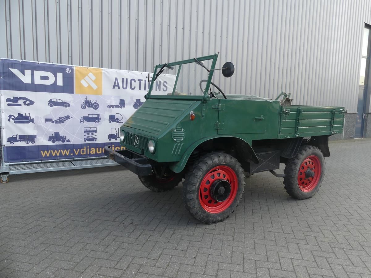 Mercedes Benz Unimog 411