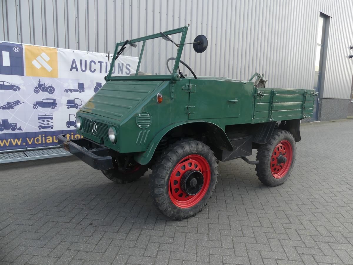 Mercedes Benz Unimog 411