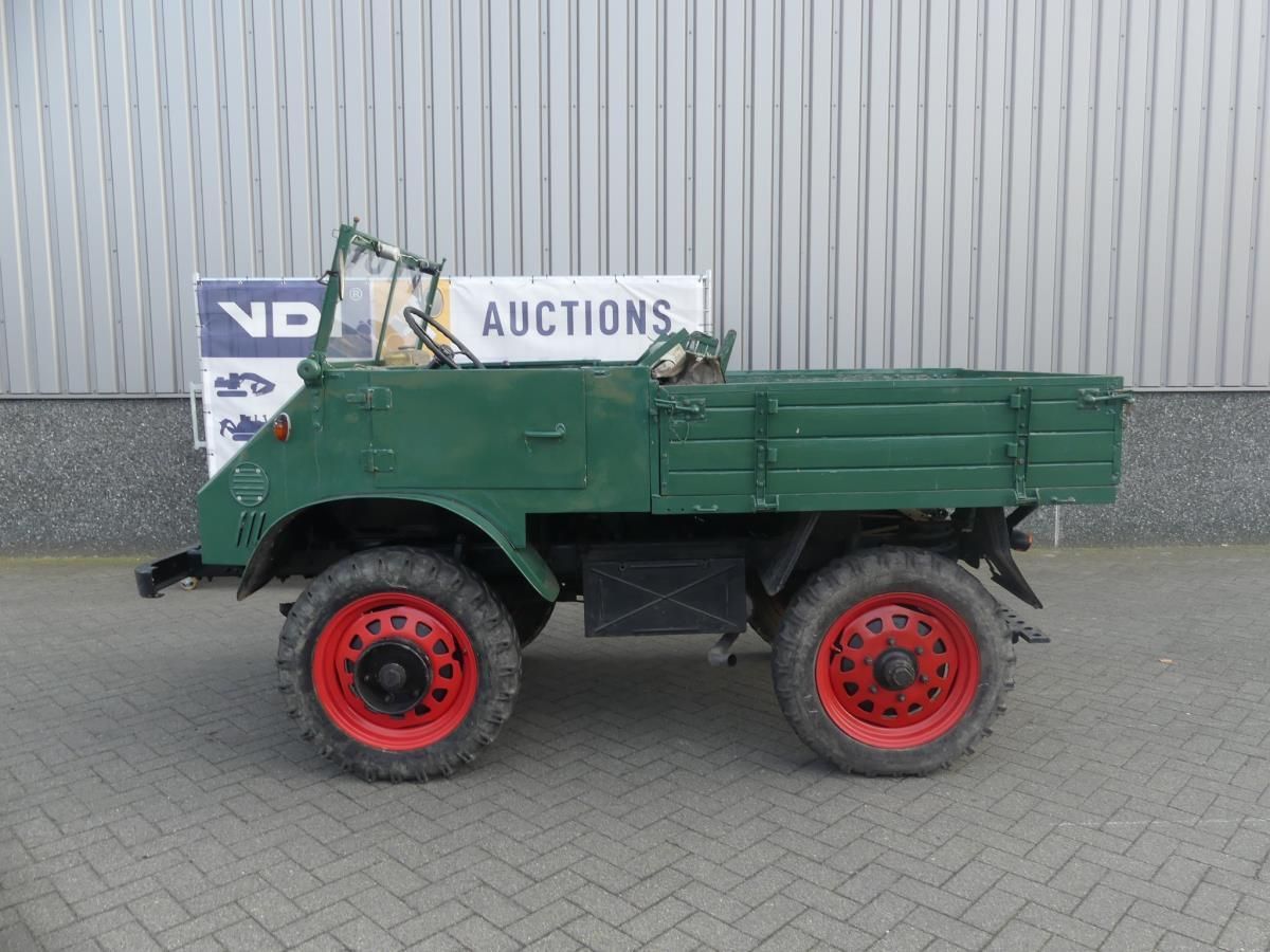 Mercedes Benz Unimog 411