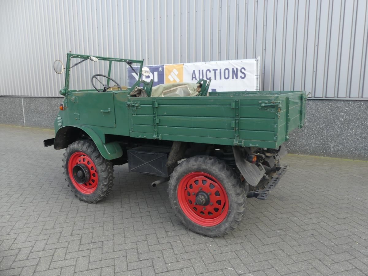 Mercedes Benz Unimog 411