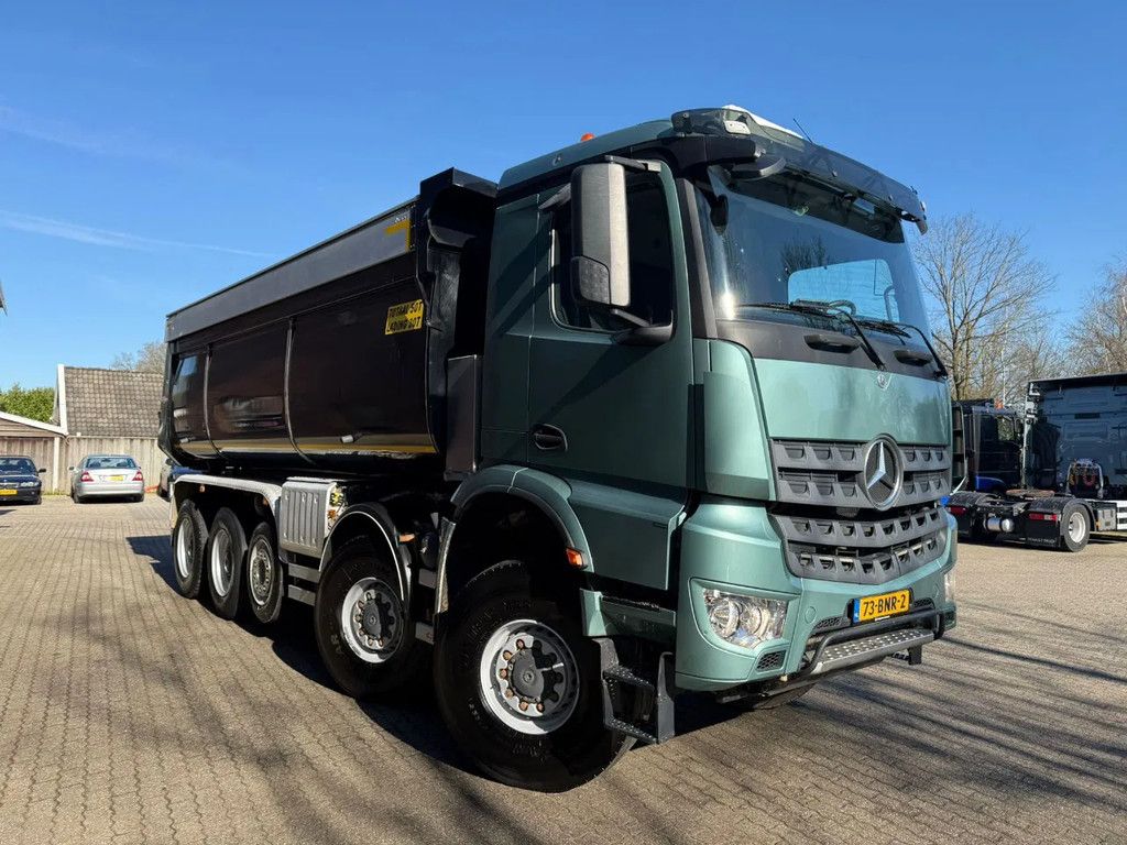 Mercedes-Benz Arocs 10x8 Geisoleerde kipper 310.768KM NL Truck - APK 11-2026