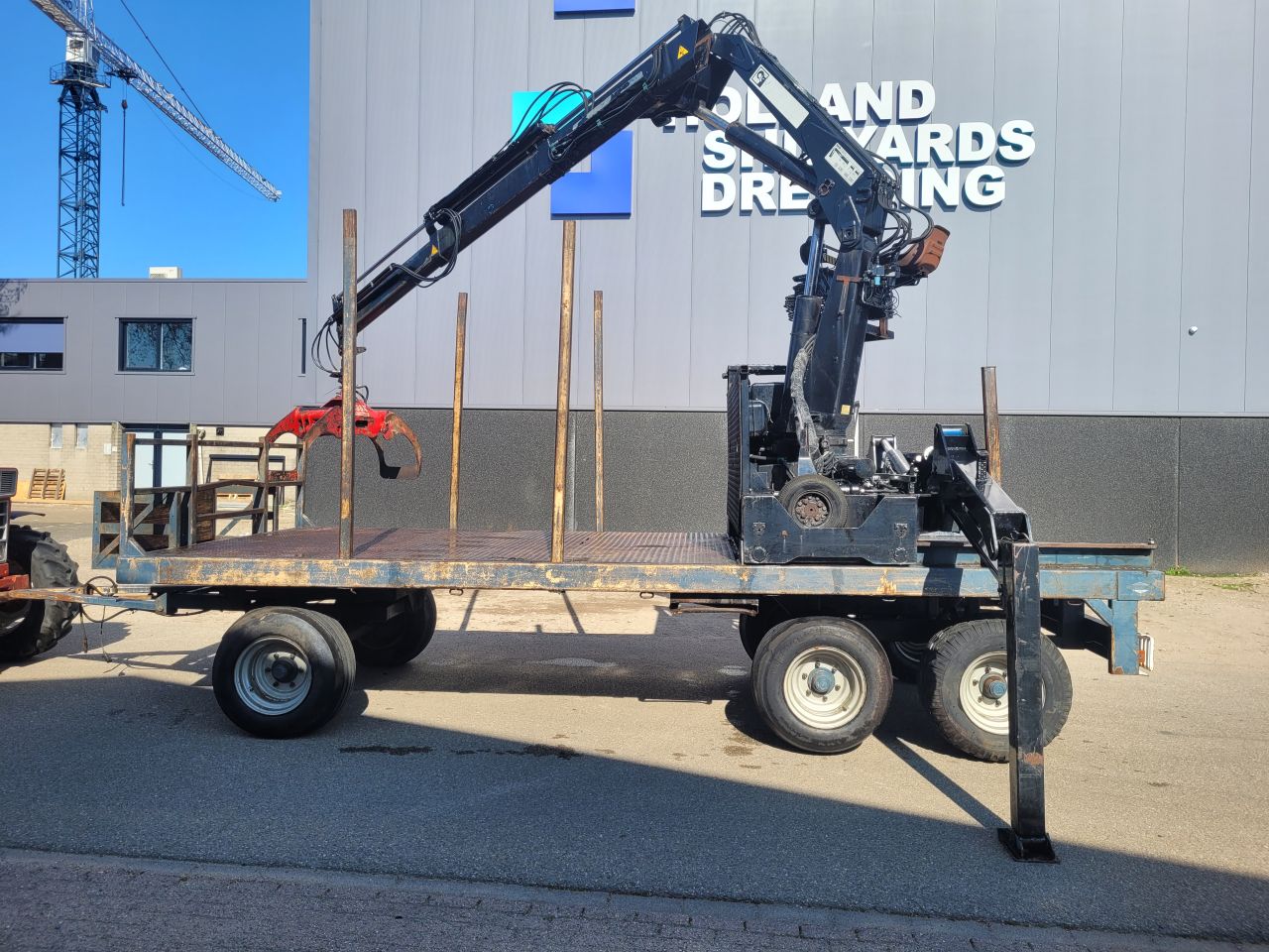 Schamelwagen met hiab laadkraan. landbouw