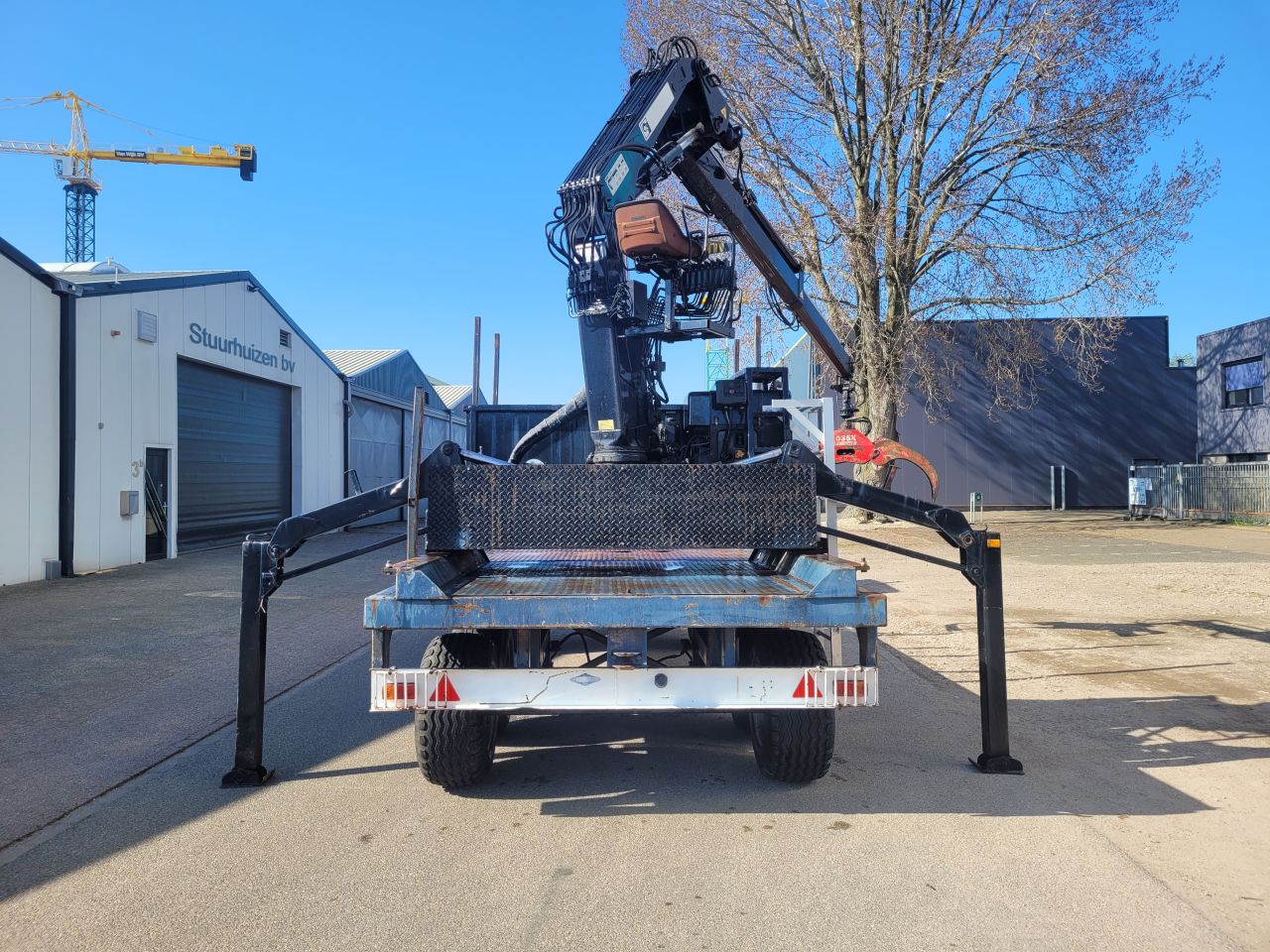 Schamelwagen met hiab laadkraan. landbouw