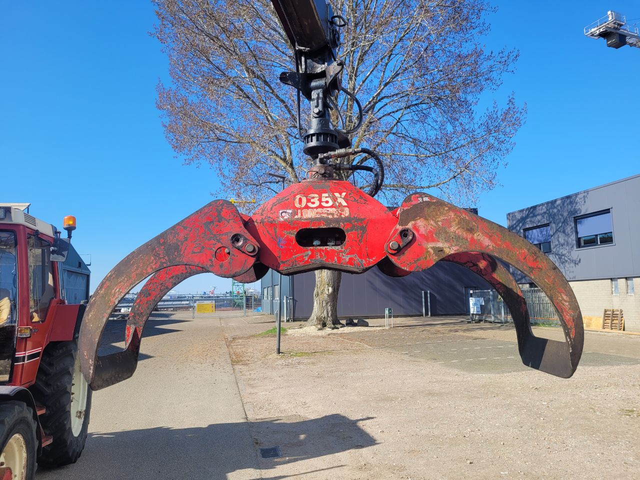 Schamelwagen met hiab laadkraan. landbouw