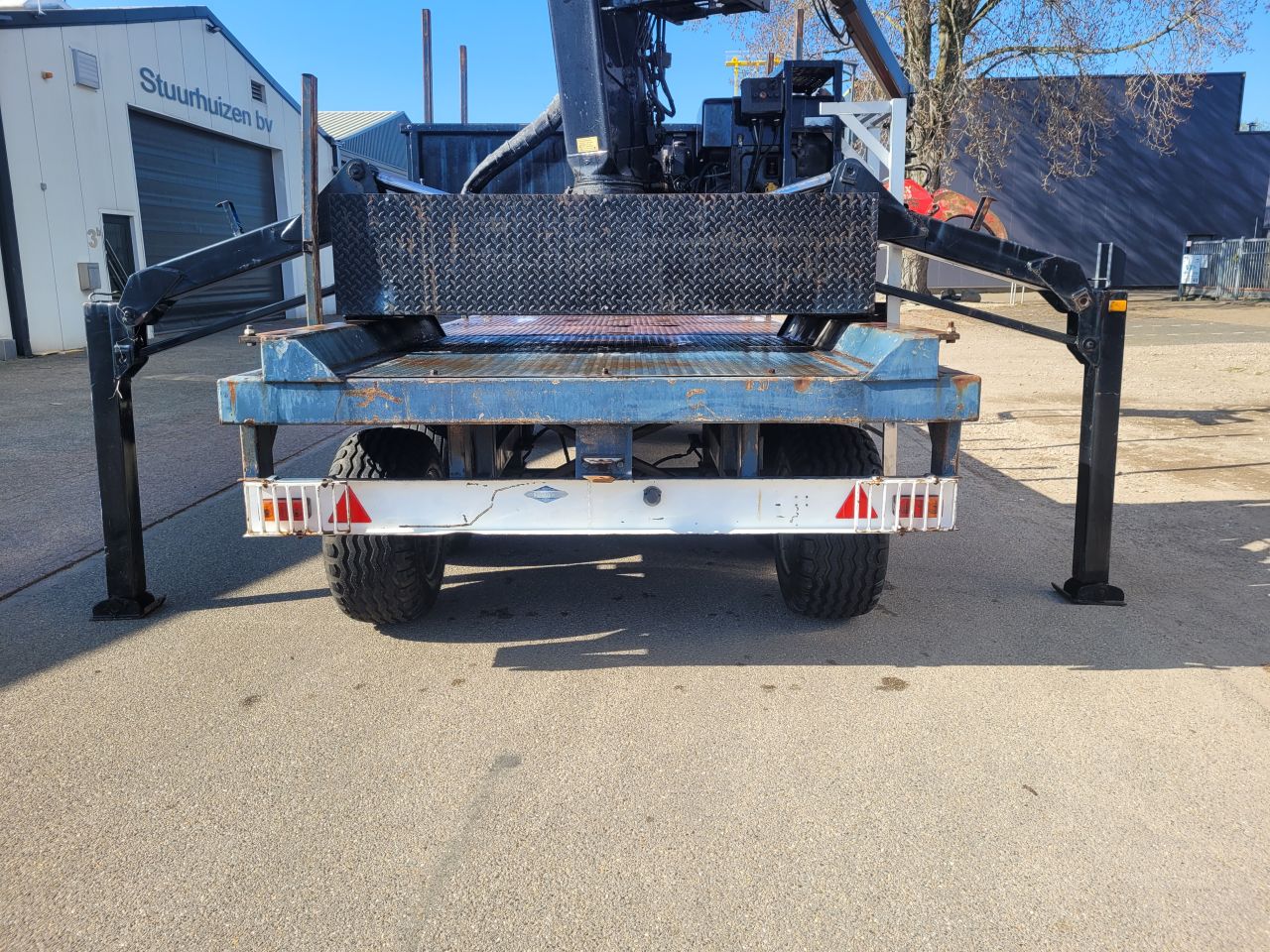 Schamelwagen met hiab laadkraan. landbouw