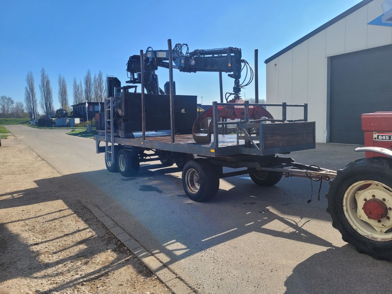 Schamelwagen met hiab laadkraan. landbouw