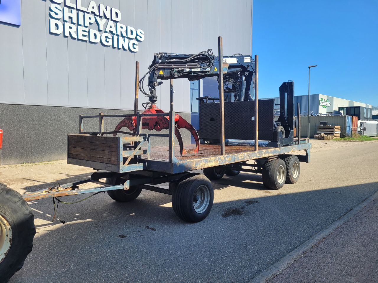 Schamelwagen met hiab laadkraan. landbouw
