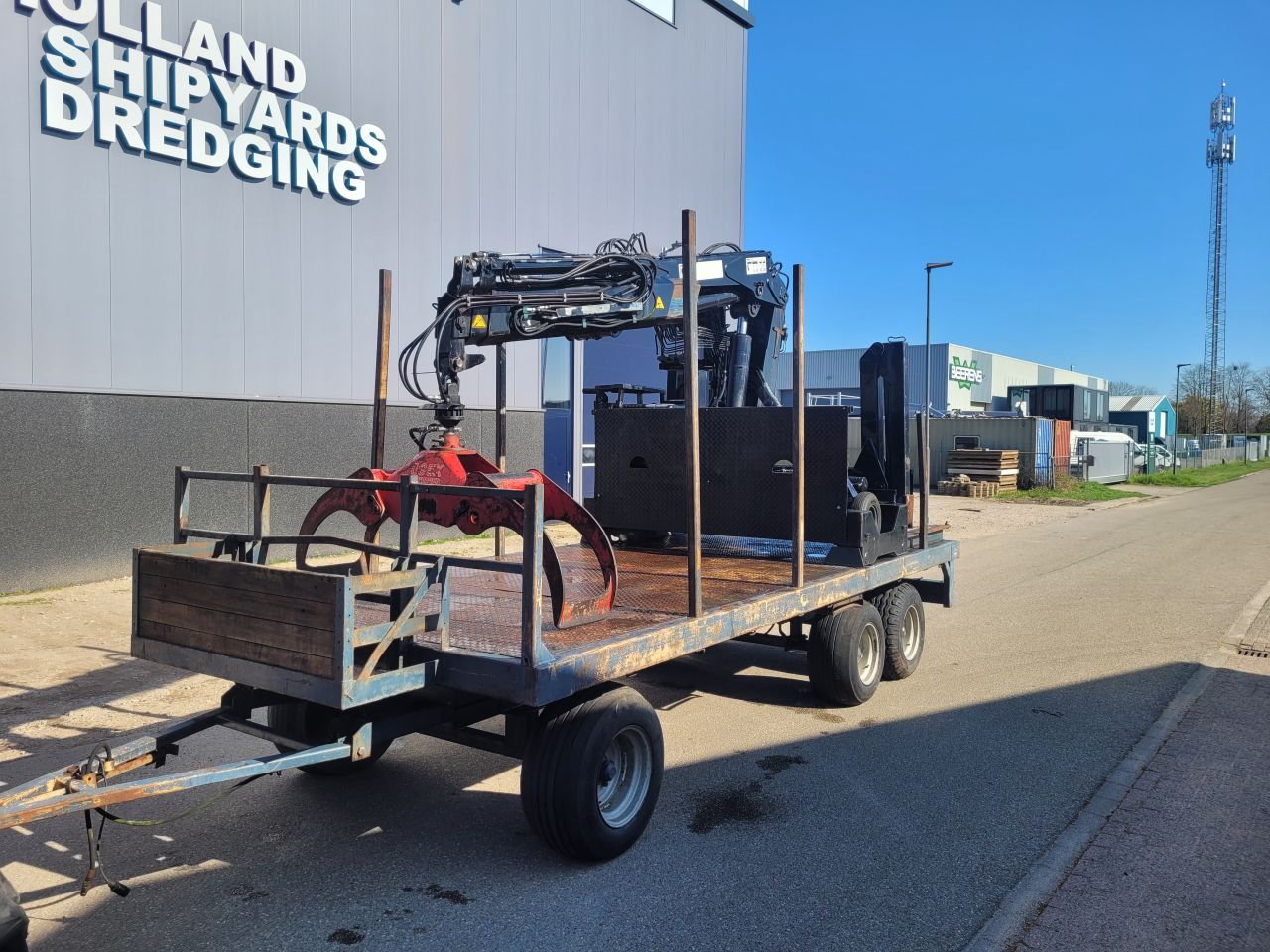 Schamelwagen met hiab laadkraan. landbouw