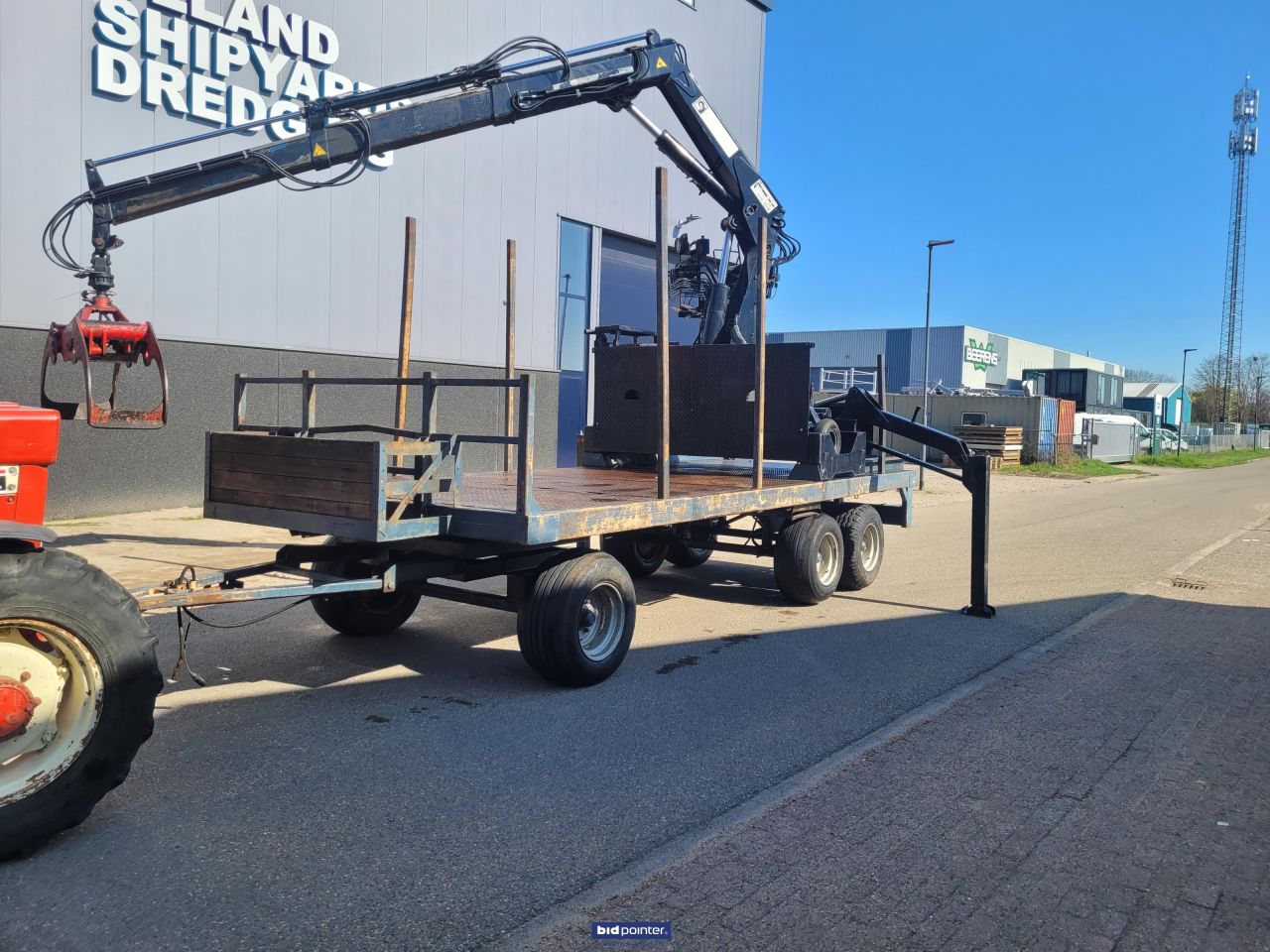 Landbouw 3 assige schamelwagen met hiab laadkraan met bomenklem en rotator