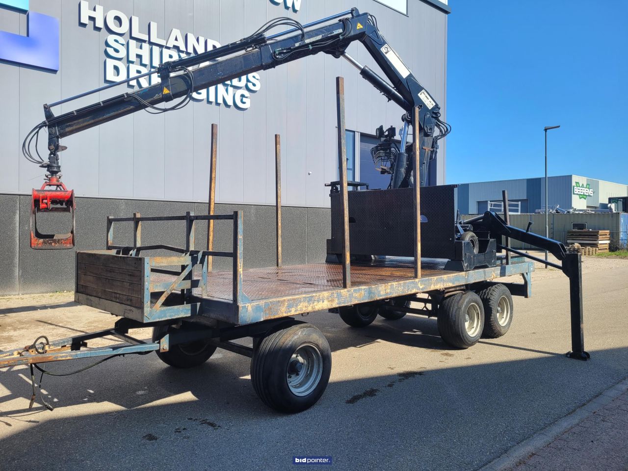 Landbouw 3 assige schamelwagen met hiab laadkraan met bomenklem en rotator