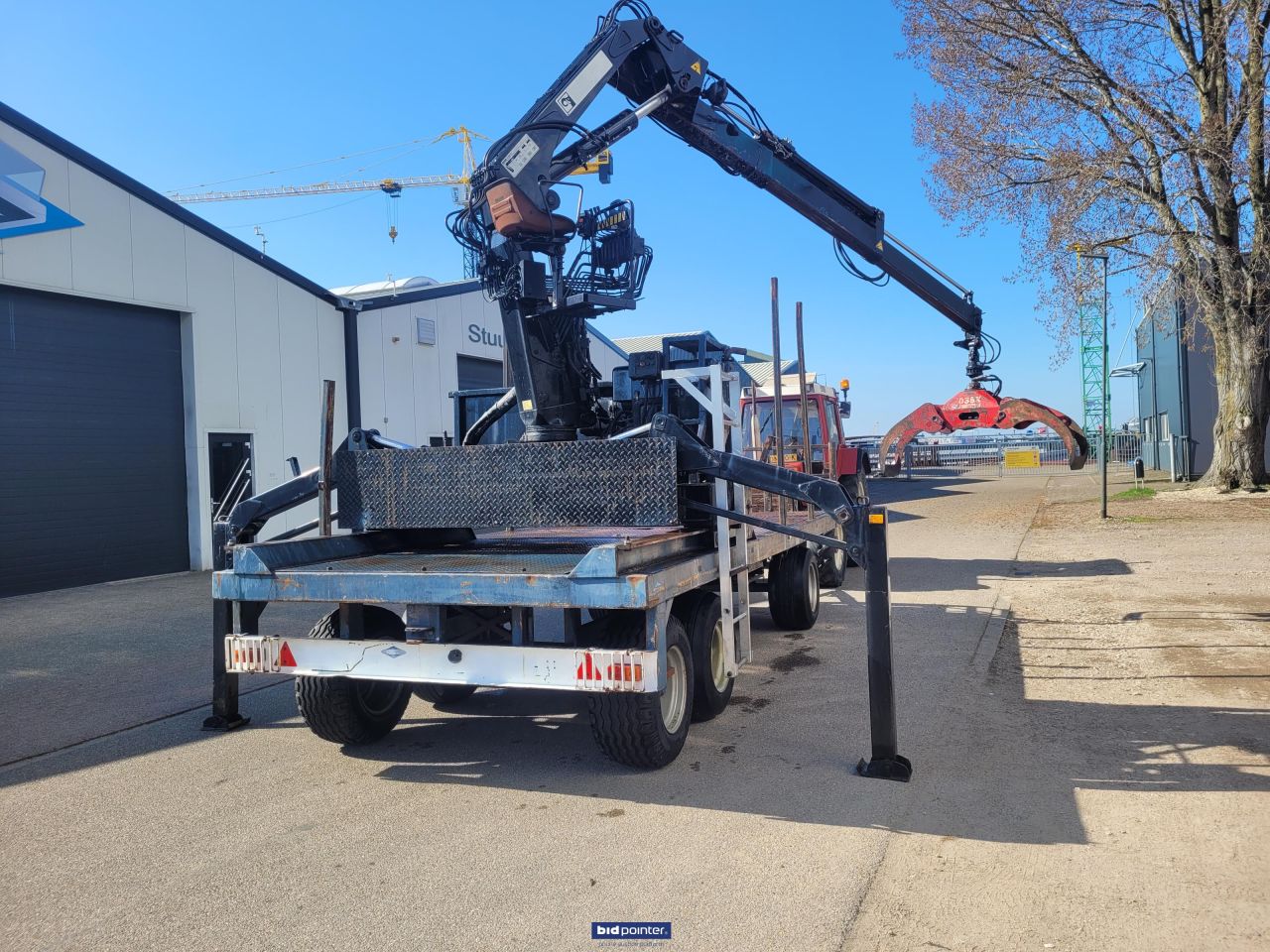 Landbouw 3 assige schamelwagen met hiab laadkraan met bomenklem en rotator