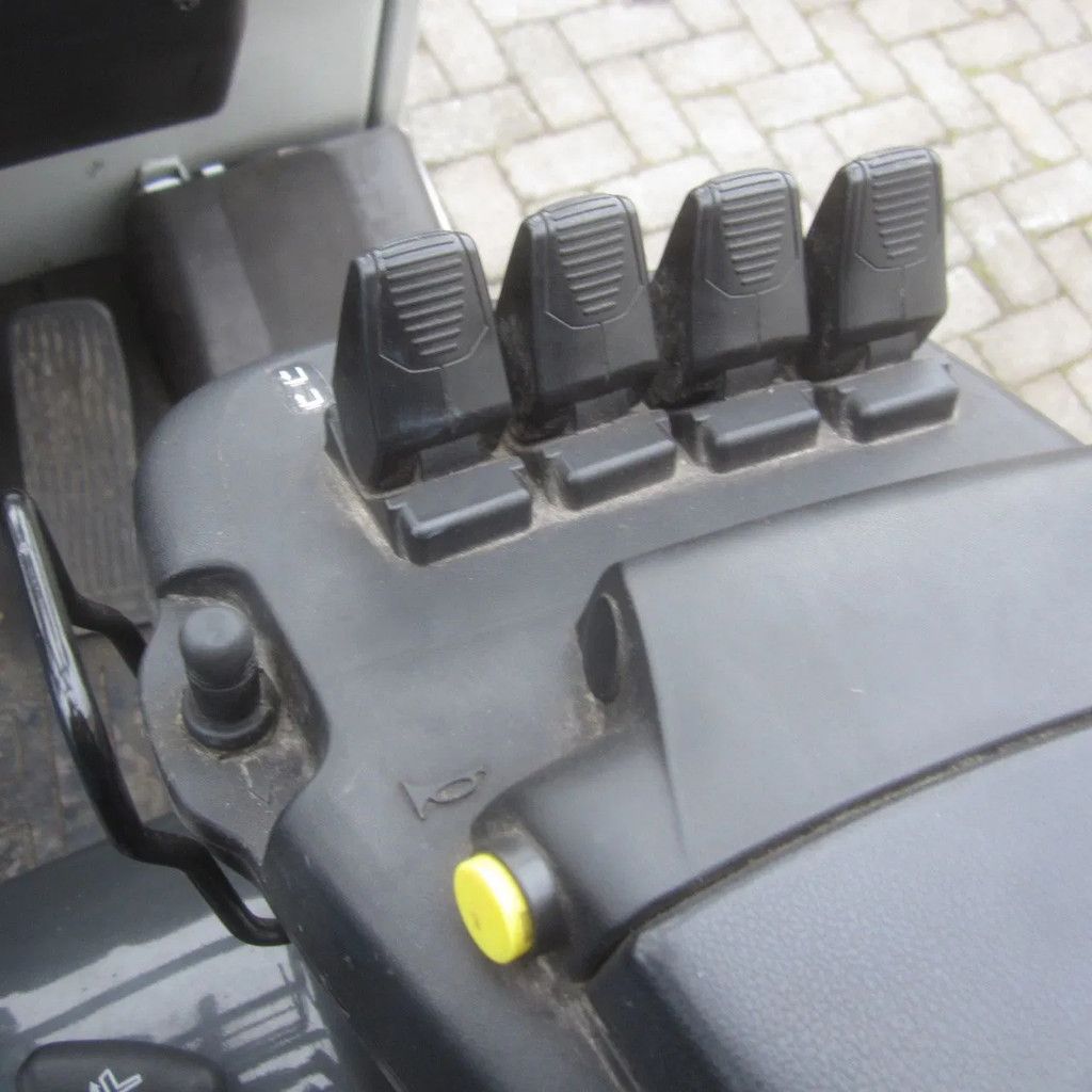 Nissan L16Q, elektrisch, triplex, side shift, vorkverstelling.