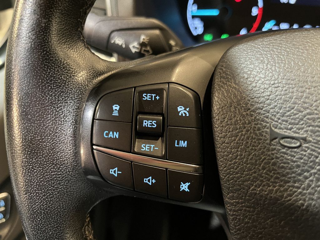 Ford Transit Custom 320 2.0 TDCI L2H2 Limited / Euro 6 / Airco / Camera / Cruise Control / CarPlay / navigatie / 3-Zits / 28.000 KM !!