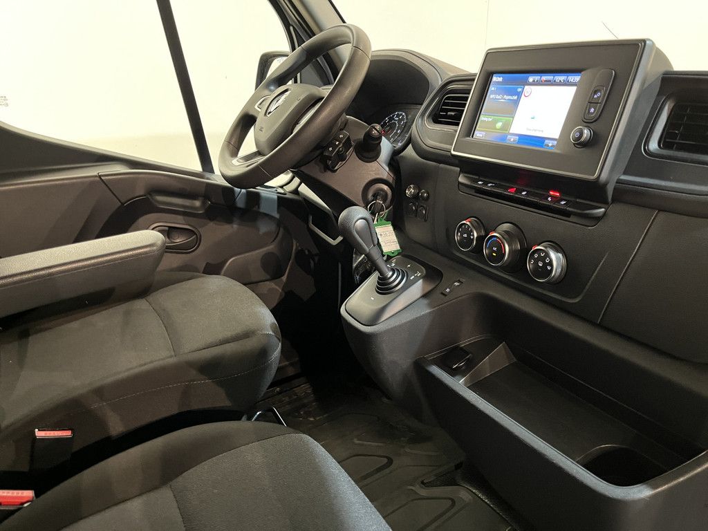 Renault Master 2.3 dCi 150 L2H2 150 PK Automaat / Euro 6 / Servicebus / Sortimo inrichting / 220V. / Airco / Cruise Control / Camera / Trekhaak / 72.000 KM !!