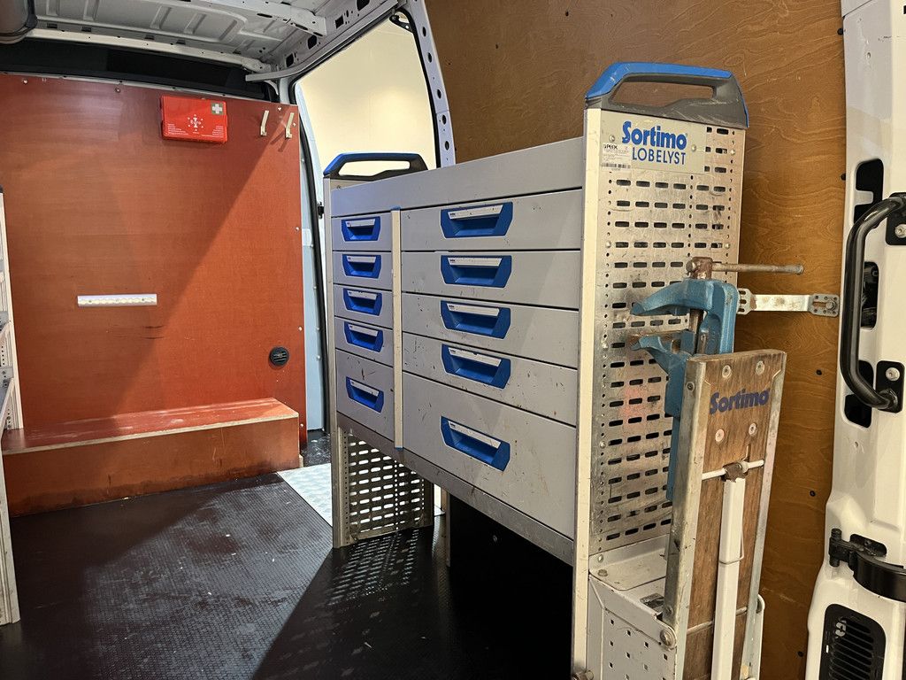 Renault Master 2.3 dCi 150 L2H2 150 PK Automaat / Euro 6 / Servicebus / Sortimo inrichting / 220V. / Airco / Cruise Control / Camera / Trekhaak / 72.000 KM !!