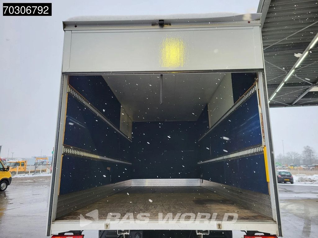 Mercedes Atego 821 4X2 8tonner Automatic crewcab 6 seats 1000kg Ladebordwand Euro 6