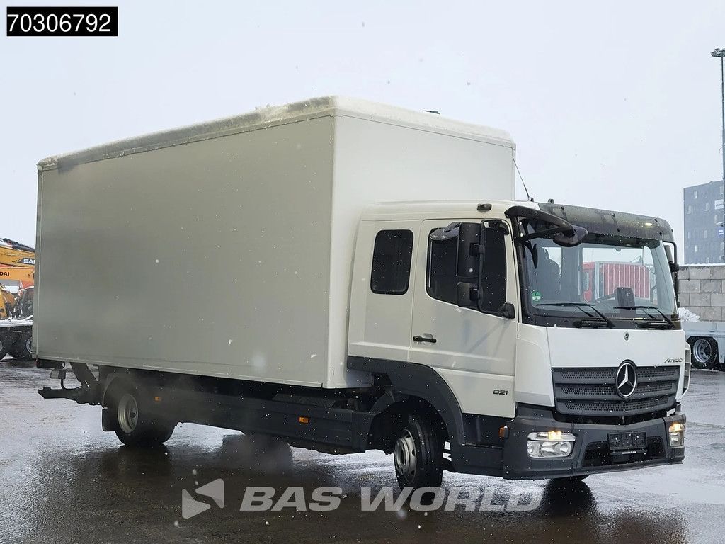 Mercedes Atego 821 4X2 8tonner Automatic crewcab 6 seats 1000kg Ladebordwand Euro 6