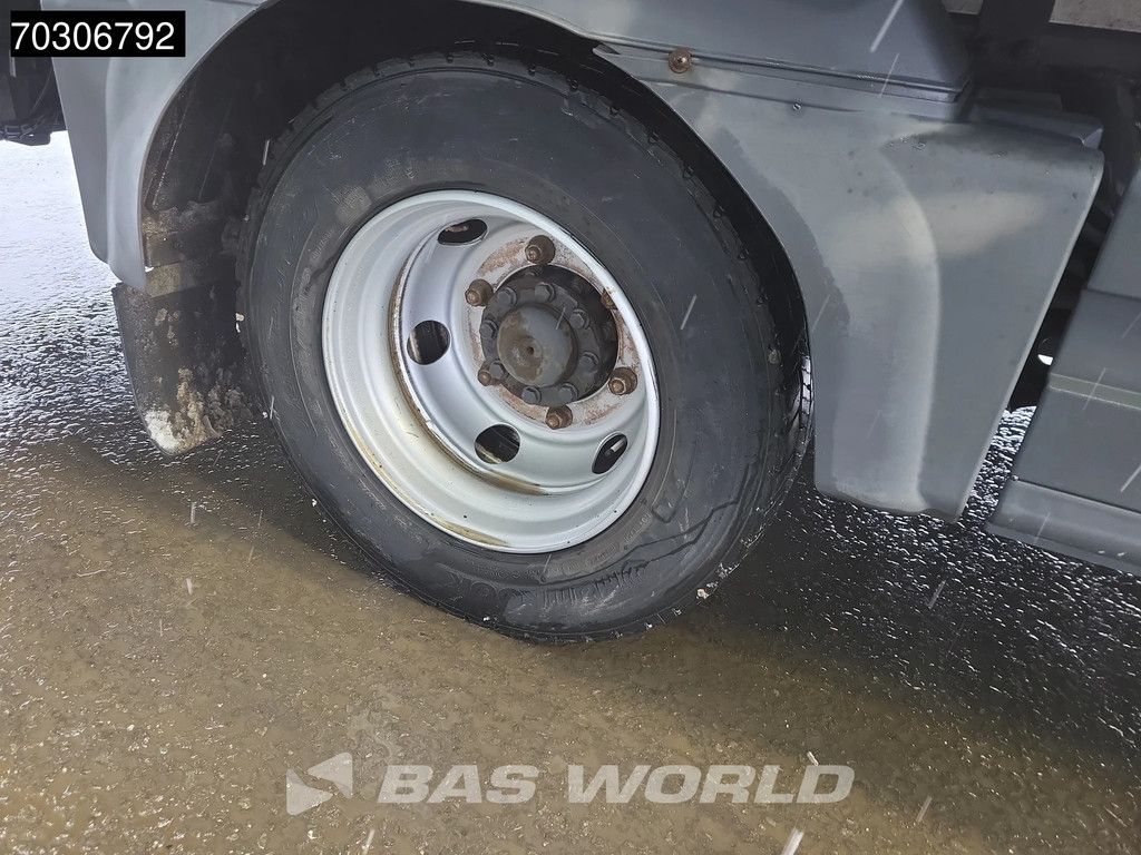 Mercedes Atego 821 4X2 8tonner Automatic crewcab 6 seats 1000kg Ladebordwand Euro 6