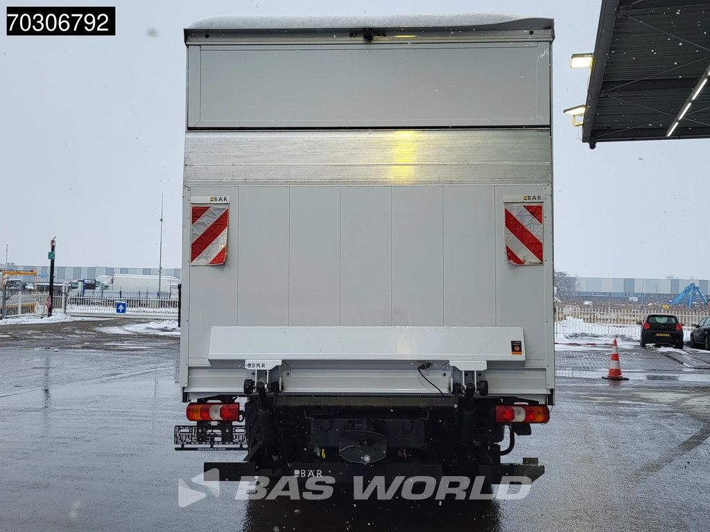 Mercedes Atego 821 4X2 8tonner Automatic crewcab 6 seats 1000kg Ladebordwand Euro 6