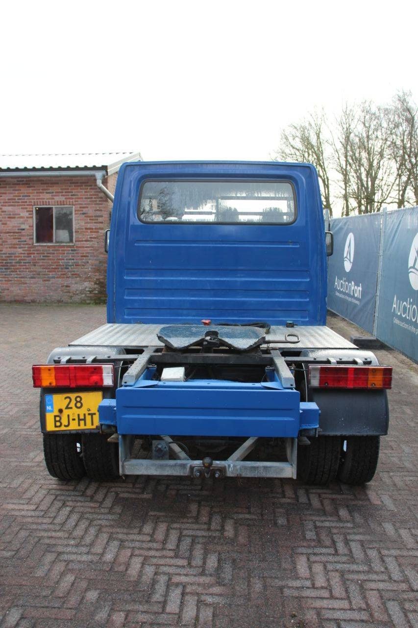 Fahrgestell mit Fahrerhaus Mercedes-Benz 904.6 Diesel 157 PS 2003