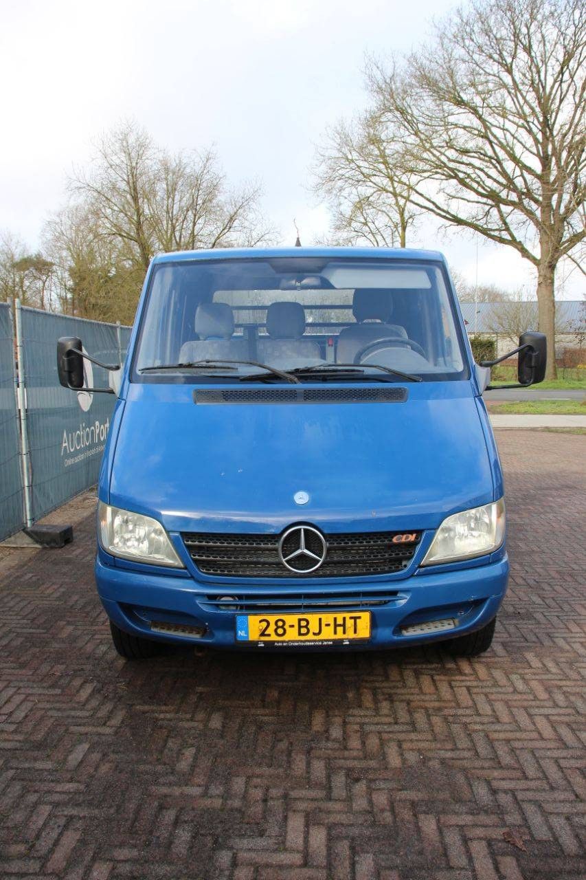 Fahrgestell mit Fahrerhaus Mercedes-Benz 904.6 Diesel 157 PS 2003