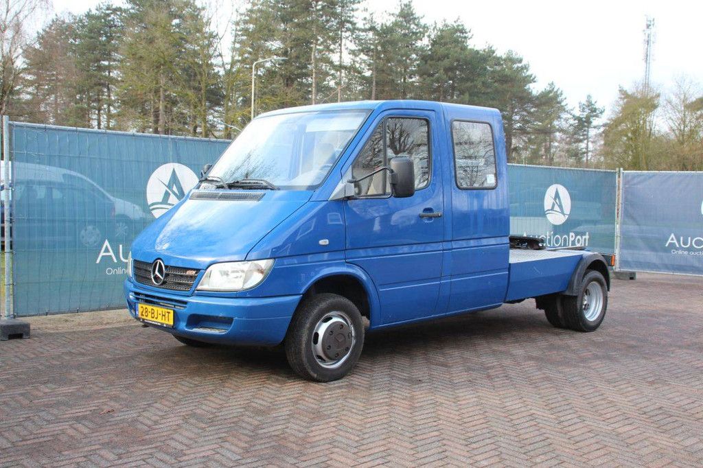 Fahrgestell mit Fahrerhaus Mercedes-Benz 904.6 Diesel 157 PS 2003