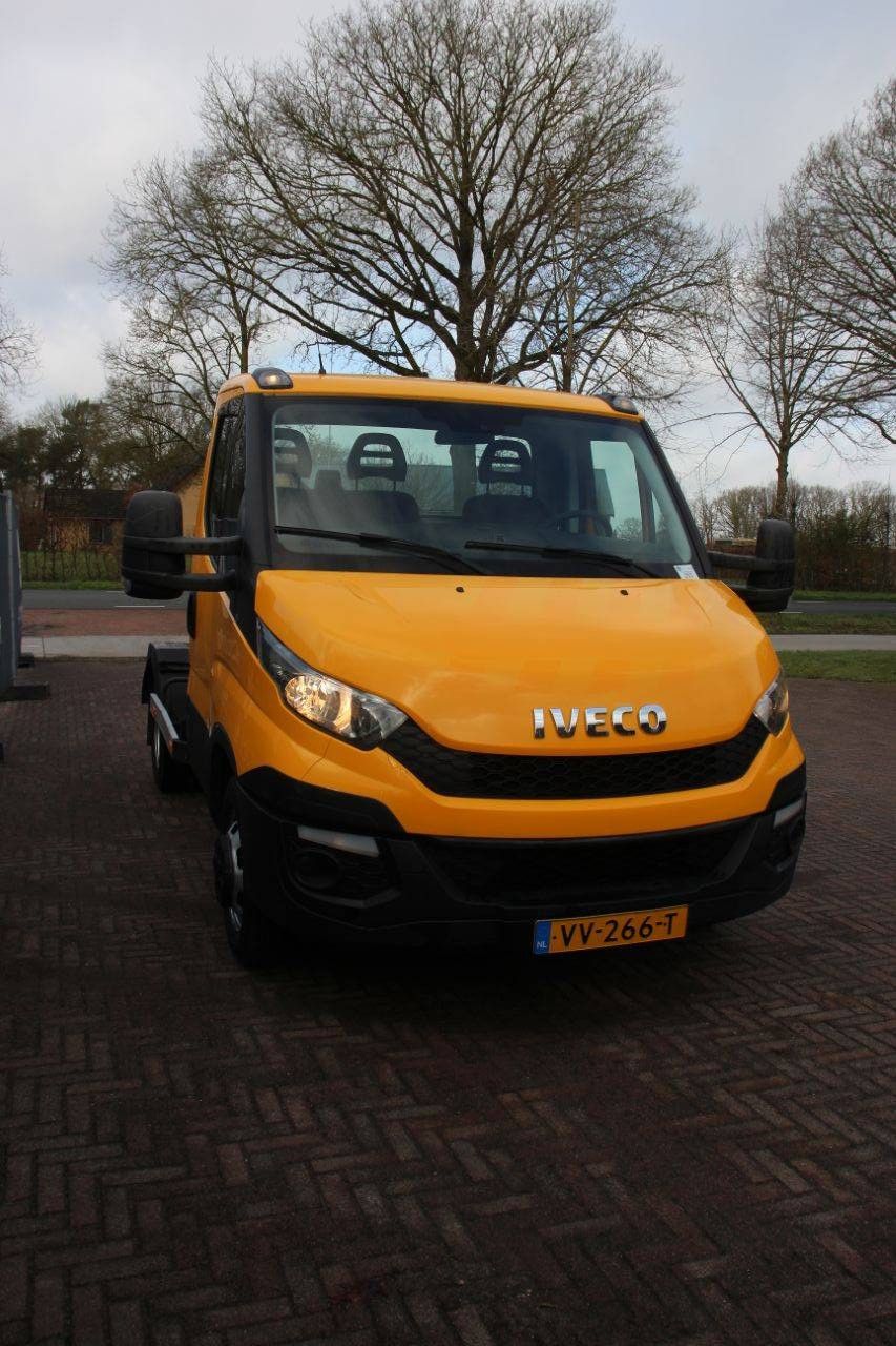 Fahrgestell mit Fahrerhaus Iveco Daily 40C17 Diesel 170 PS, Baujahr 2016