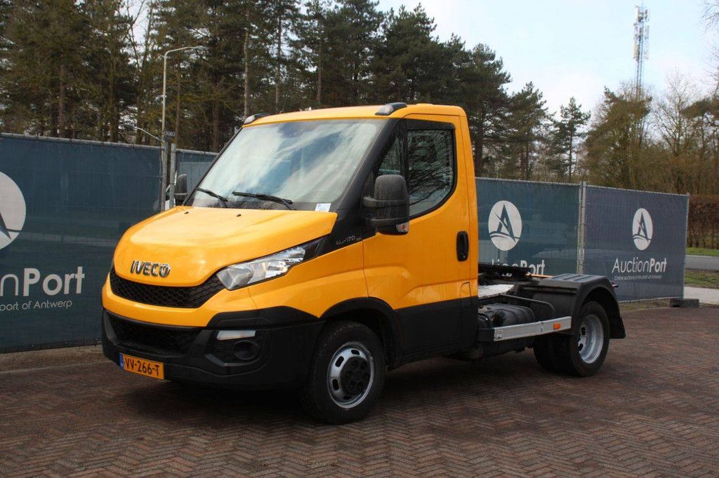 Fahrgestell mit Fahrerhaus Iveco Daily 40C17 Diesel 170 PS, Baujahr 2016