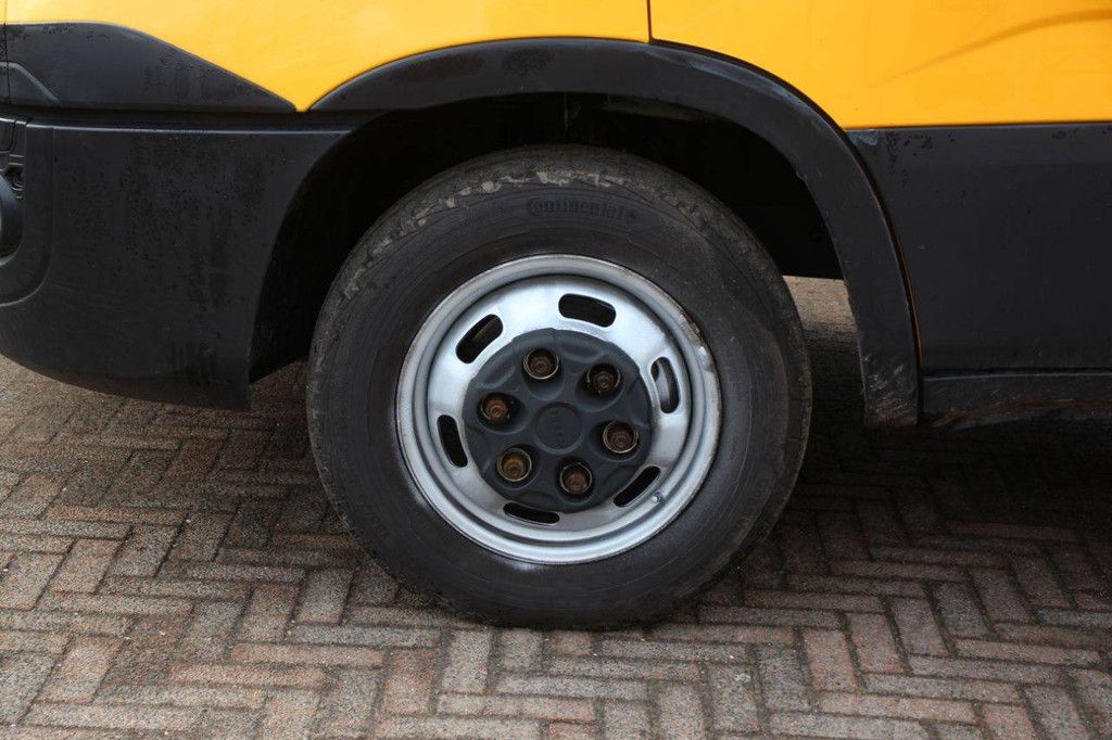 Fahrgestell mit Fahrerhaus Iveco Daily 40C17 Diesel 170 PS, Baujahr 2016