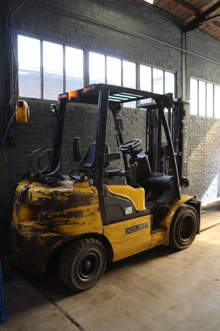 Gabelstapler Hyundai 30L-7A LPG 3000kg 4,7m 2013