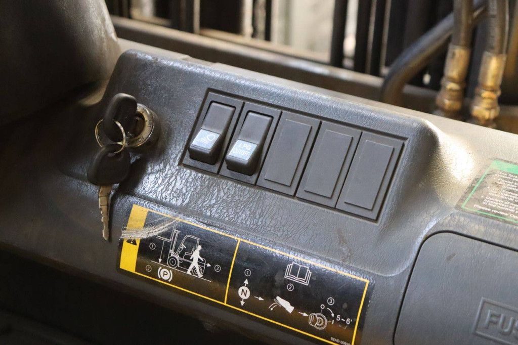 Gabelstapler Hyundai 30L-7A LPG 3000kg 4,7m 2013