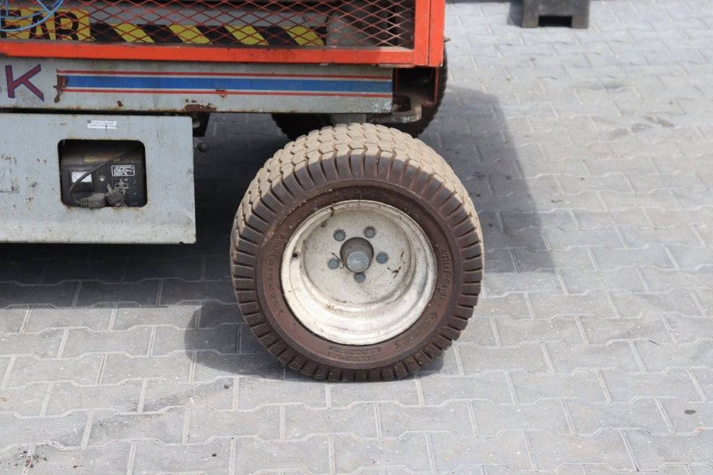 Skyjack SJ III Scherenbühne - 6832 Elektrisch 1998