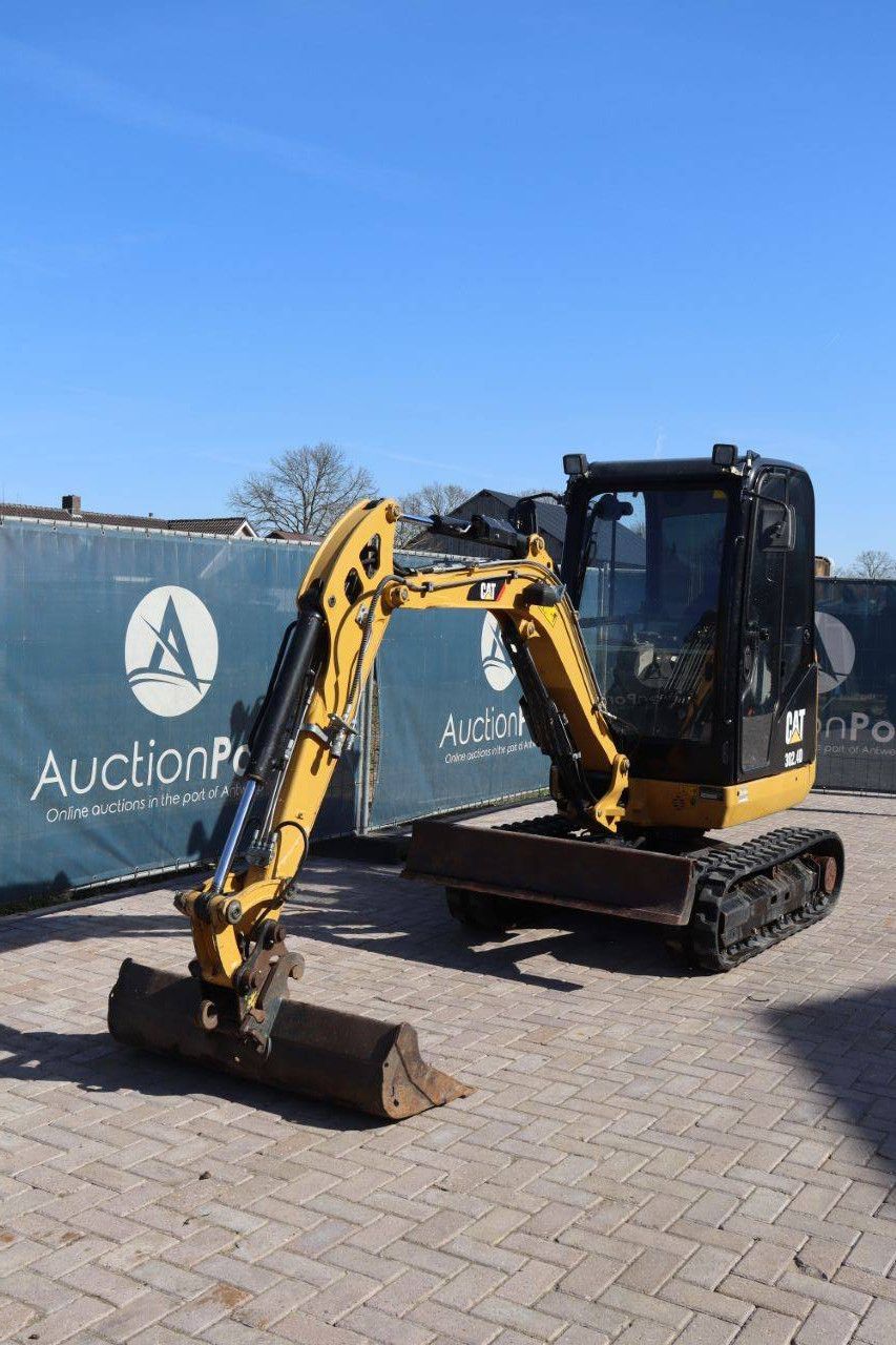 Mini excavator Caterpillar 302.4D Diesel 2017