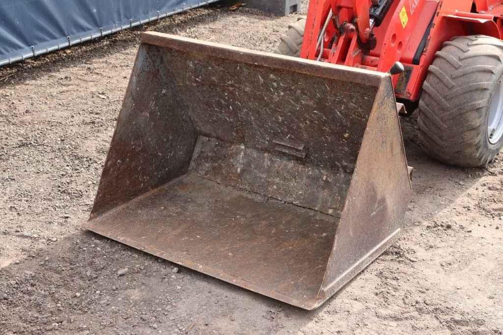 Macks 227 Diesel Wheel Loader 2009