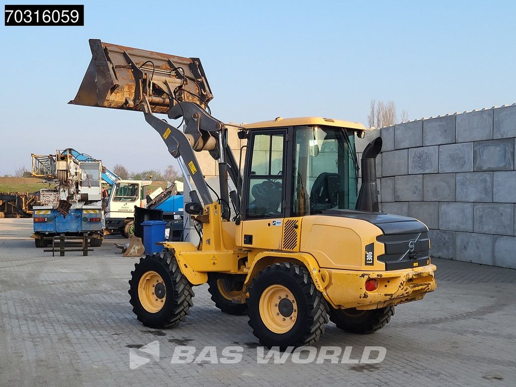 Volvo L30 G 4-1 Buckets + Forks