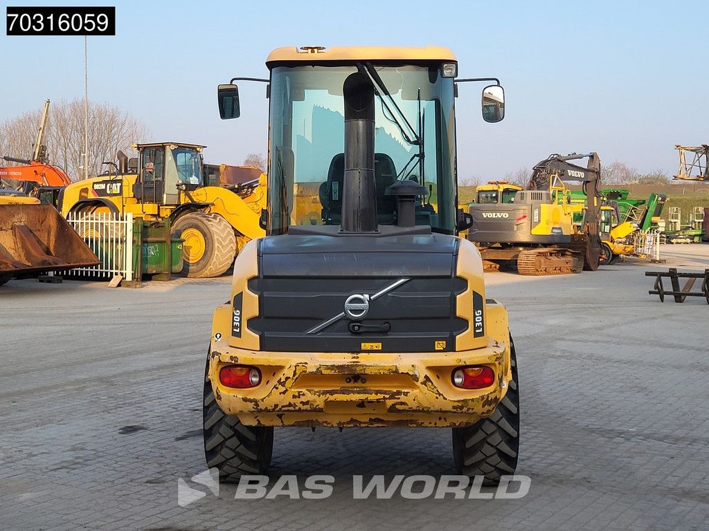 Volvo L30 G 4-1 Buckets + Forks