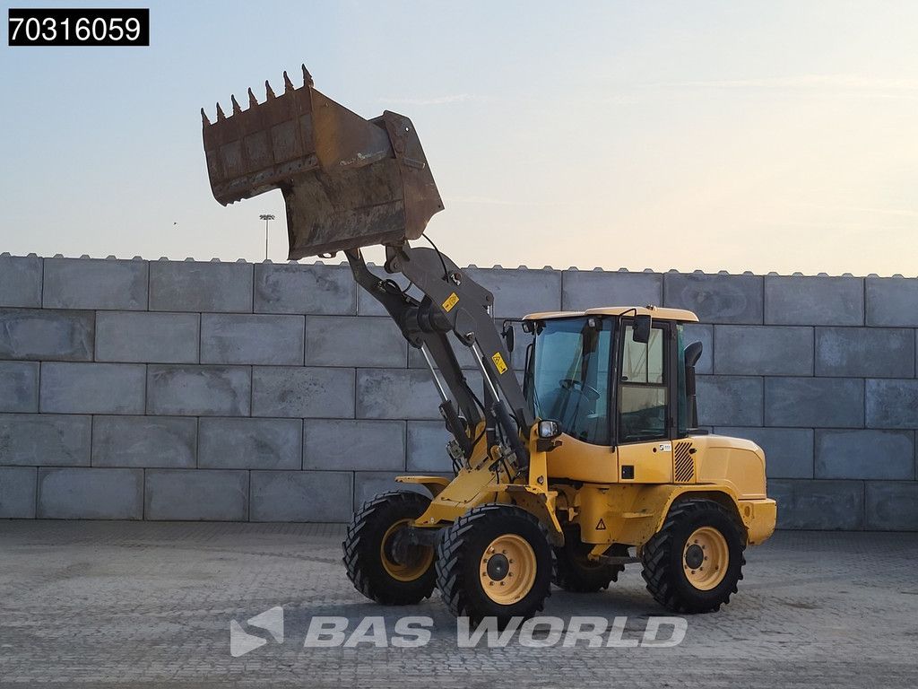 Volvo L30 G 4-1 Buckets + Forks