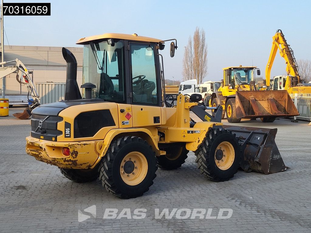 Volvo L30 G 4-1 Buckets + Forks