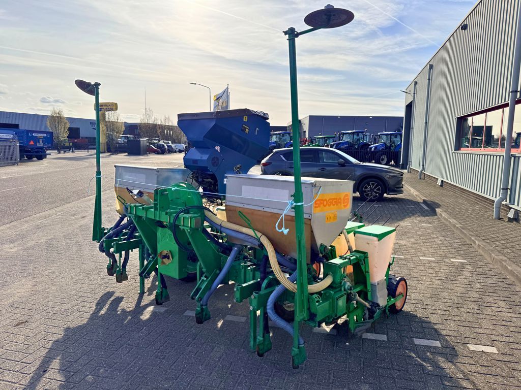 Sfoggia 6 Rijige Maiszaaier met Zaaibak