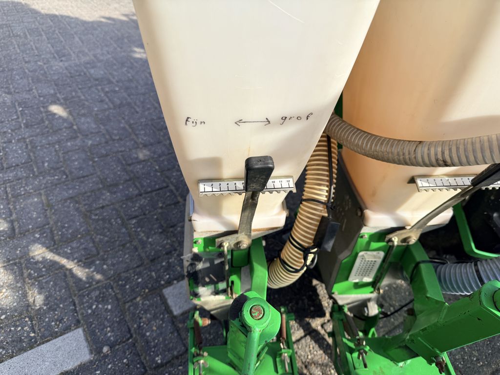 Sfoggia 6 Rijige Maiszaaier met Zaaibak