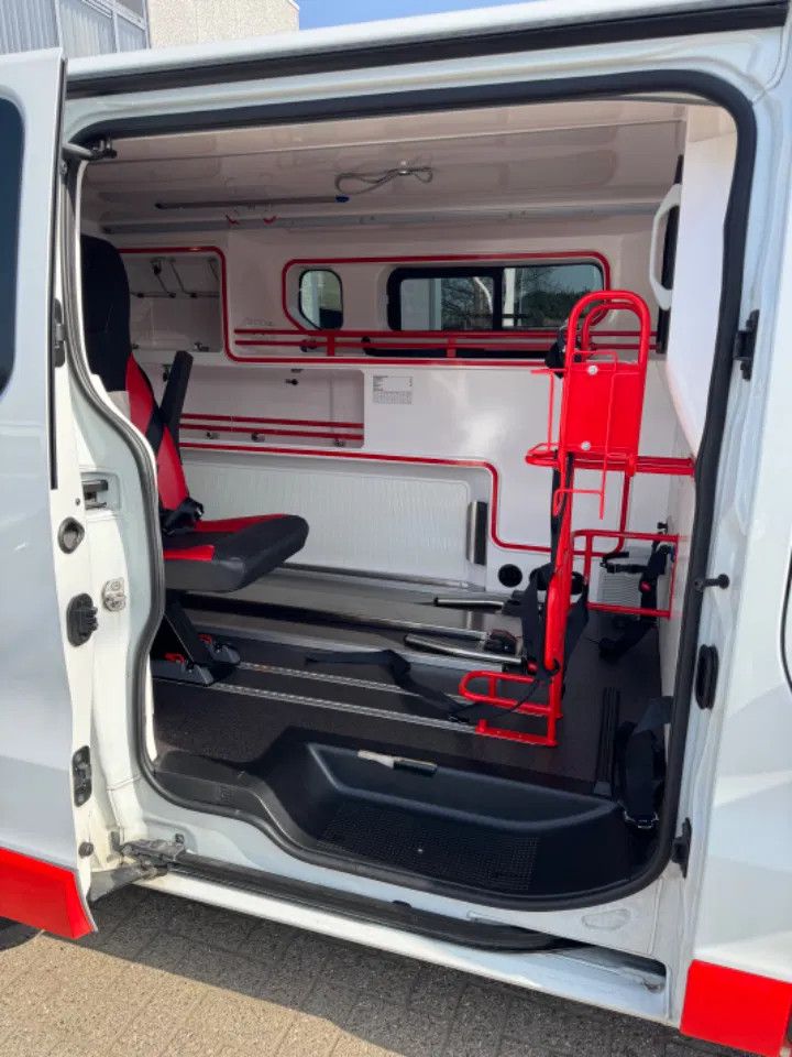 Renault Trafic **AMBULANCE-RETTUNGSWAGEN**