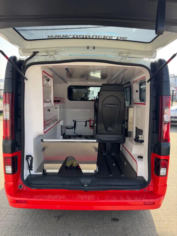 Renault Trafic **AMBULANCE-RETTUNGSWAGEN**