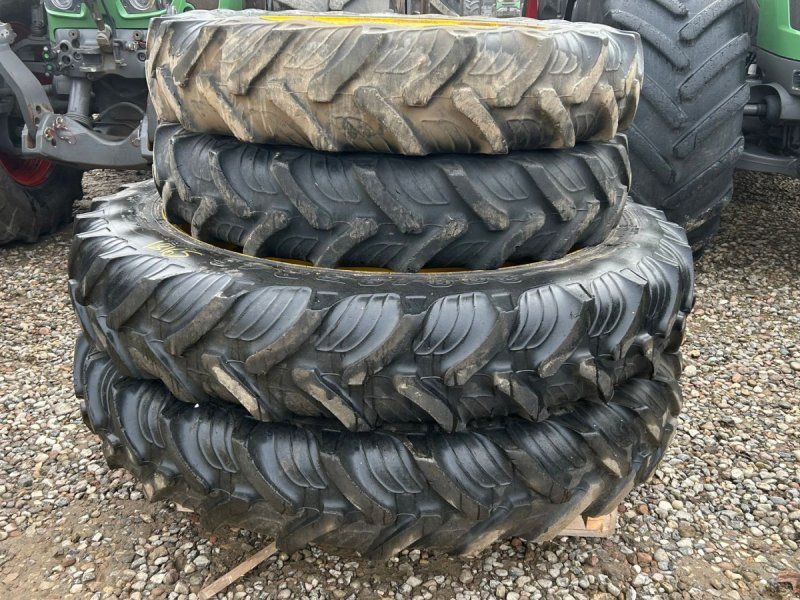 Taurus 300/95R46 +270/95R32 stilbare fælge uds. nav