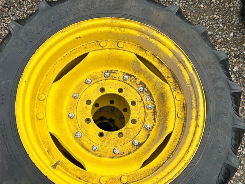 Taurus 300/95R46 +270/95R32 stilbare fælge uds. nav