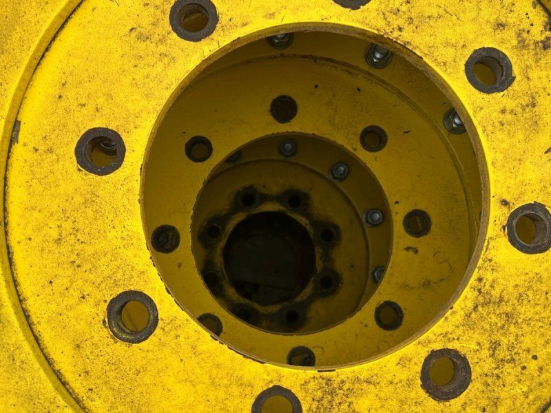 Taurus 300/95R46 +270/95R32 stilbare fælge uds. nav