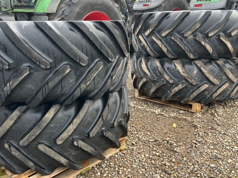 Michelin 650/85R38 + 600/70R28 John Deere 6.215R